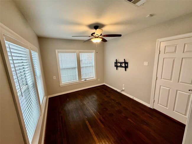 Building Photo - 8234 Bonner Dr