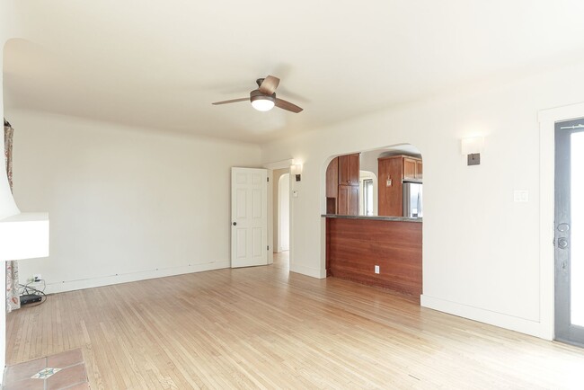 Building Photo - 3-Bed + 2-Bath Home | Midtown Ventura | Unfurnished