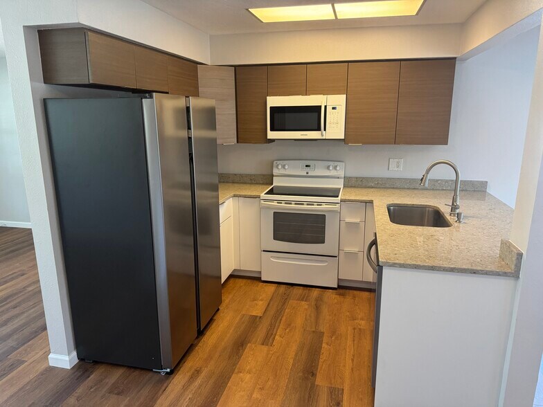 Building Photo - 438 80th Ave N