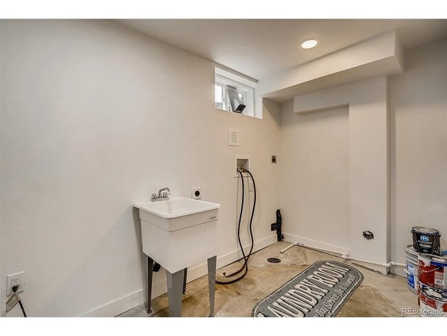 Building Photo - 8521 Crescent Dr