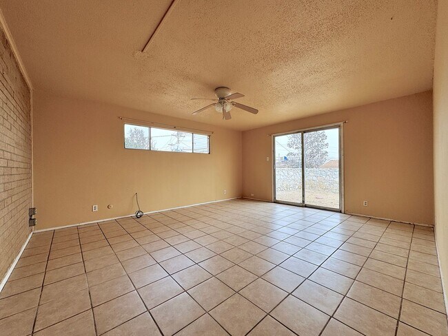 Building Photo - Northeast El Paso 4 Bed 2 Bath  Refrig A/C