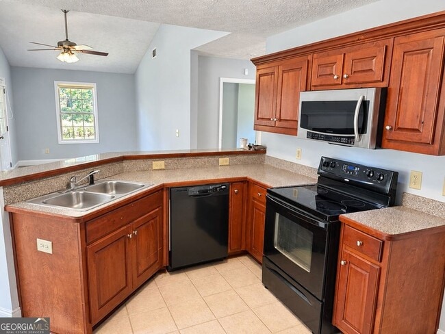 Building Photo - 561 Highland Pointe Dr