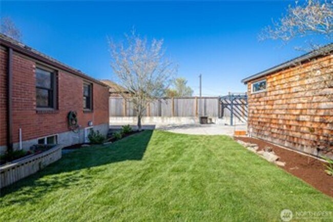 Building Photo - 5Bd/2Ba Seattle House
