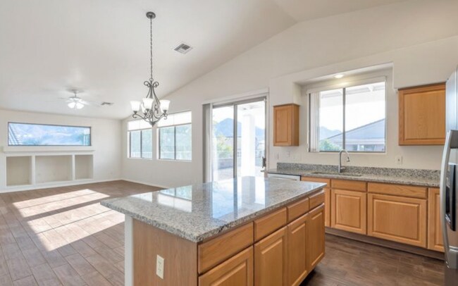 Building Photo - Oro Valley Home w Fabulous Mountain Views