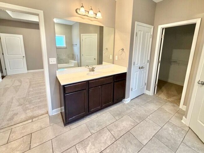 Building Photo - Now Leasing a 4 bedroom 3 bath home in Olive Branch