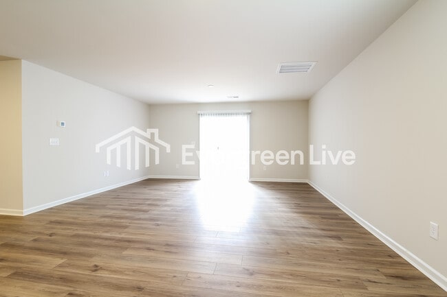 Building Photo - now