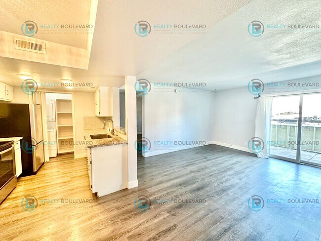 Building Photo - 7680 Bluestone Dr