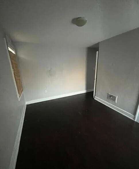 Building Photo - 5520 Haverhill St