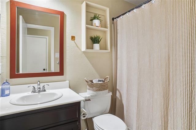 Building Photo - 702 Michol St