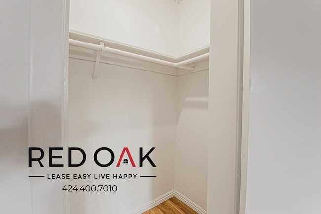 Building Photo - 10535 Lindley Ave