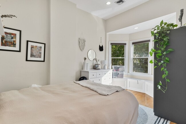 Building Photo - 67 Gates St