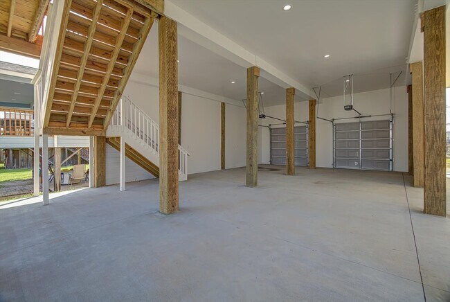 Building Photo - 17 Edgewater Dr