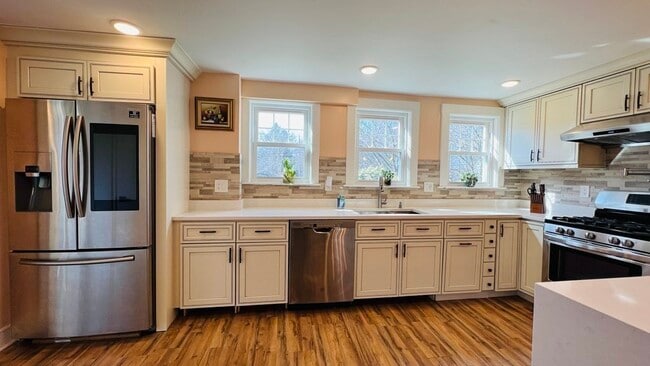 Building Photo - 36 Evergreen Ave