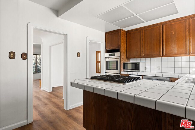 Building Photo - 1114 S Ramona St