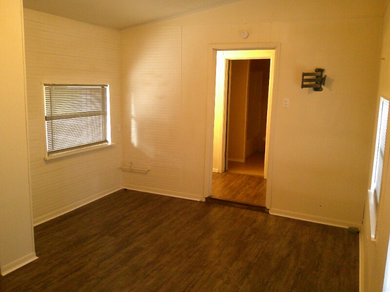 Building Photo - 801 4th St