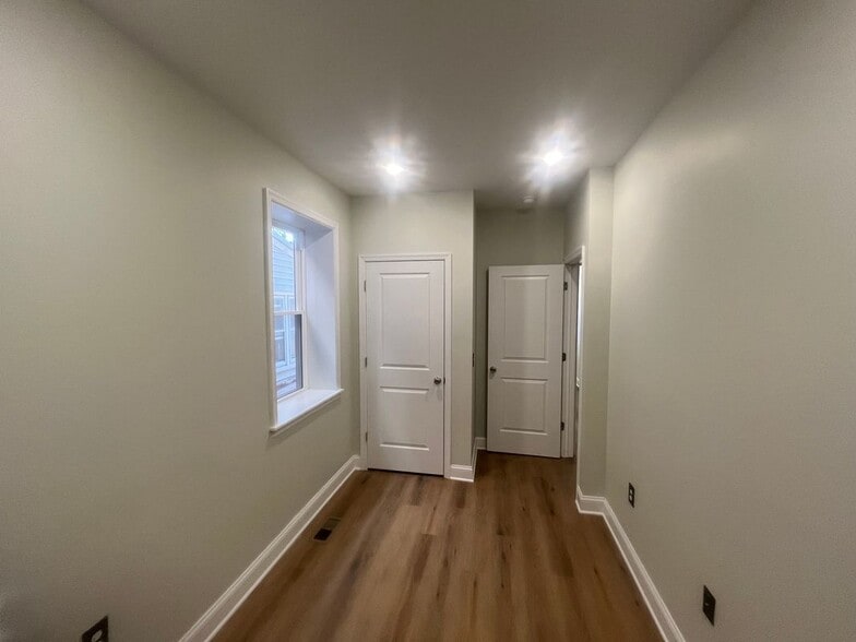 Building Photo - 6034 Walton Ave
