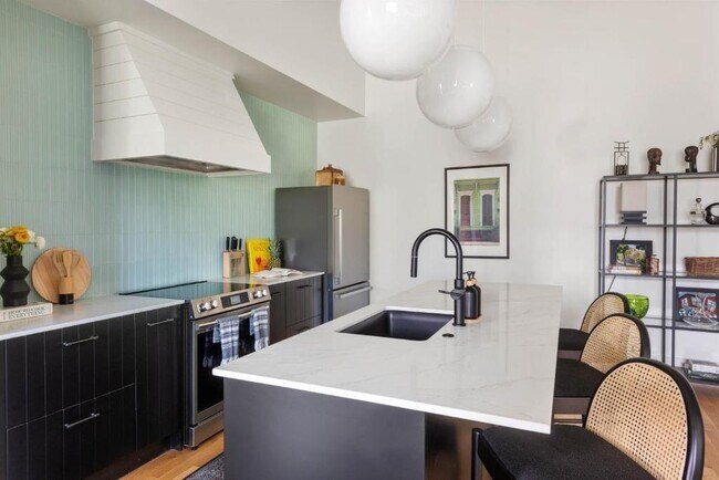 Building Photo - 955 Wylie St SE