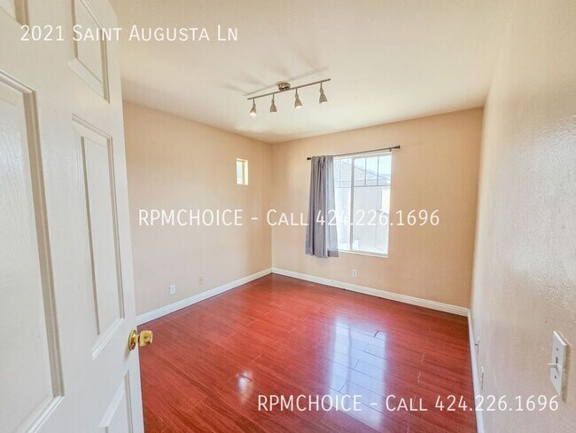 Building Photo - 2021 St Augusta Ln
