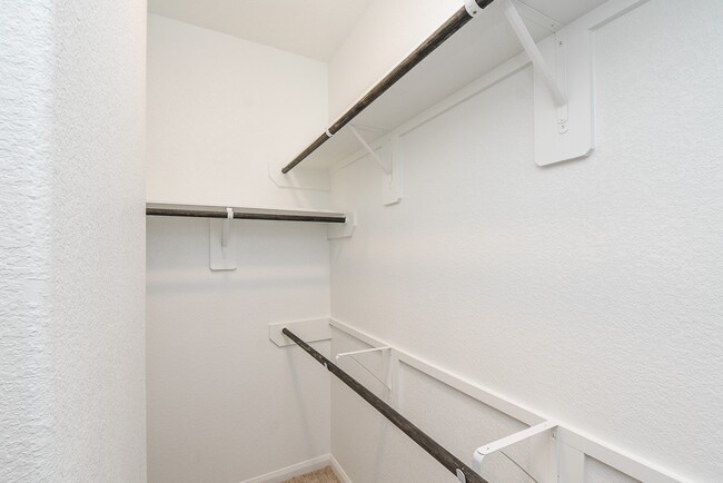 Building Photo - 14042 Chinook Dr