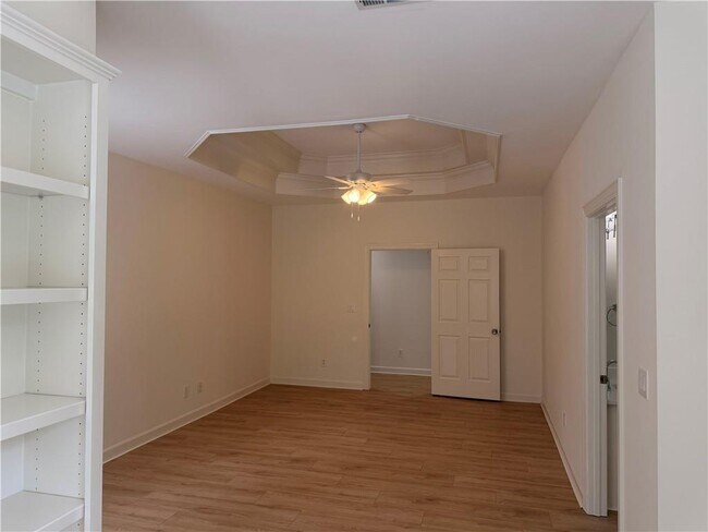 Building Photo - 325 North Ct