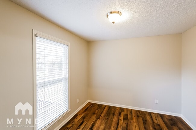 Building Photo - 3221 Fieldale Dr