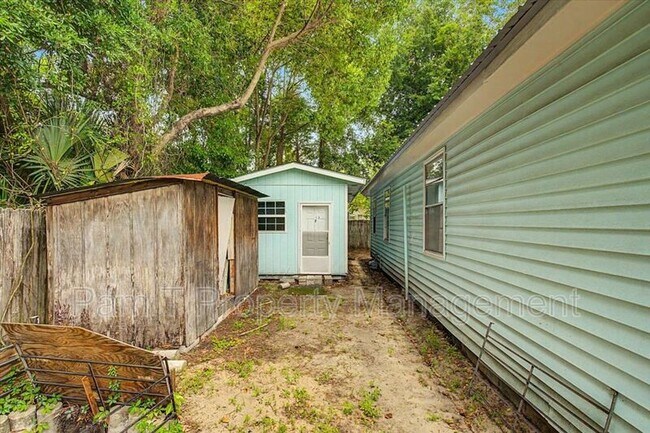 Building Photo - 212 W 58th St