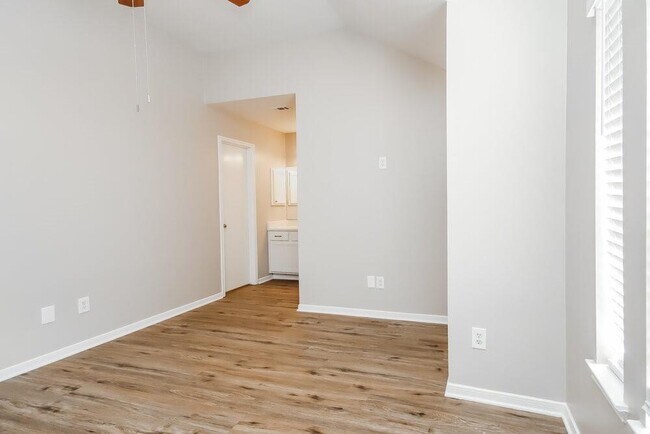 Building Photo - 22835 W Waterlake