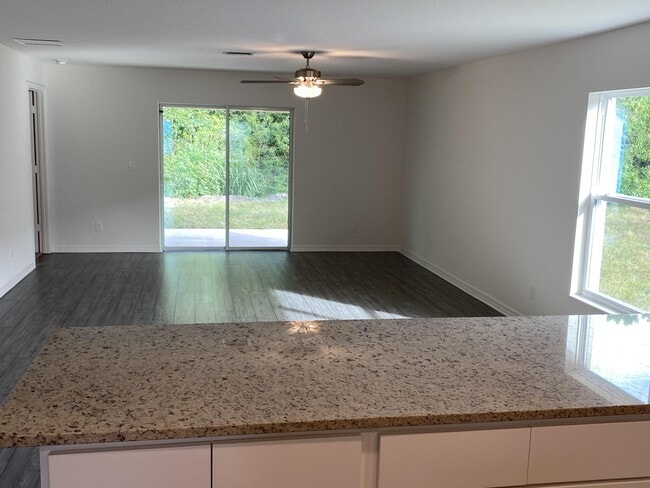 Building Photo - 5323 Entertainment Way