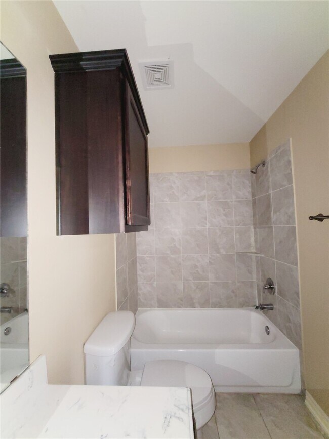 Building Photo - 8031 Canyon St