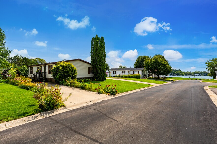 Building Photo - 2366 Harbor Dr