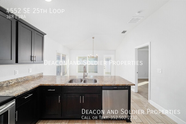 Building Photo - 4552 SE 25th Loop