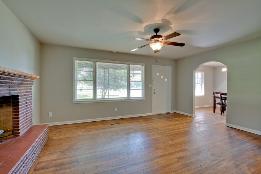 Living Room - 705 Jordan Ln NW
