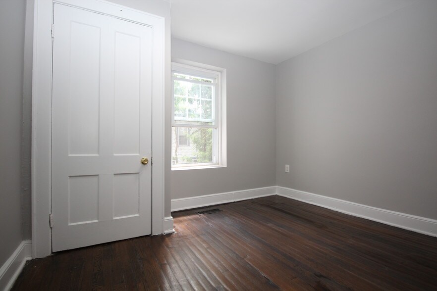 Bedroom - 17 Boswell Ave