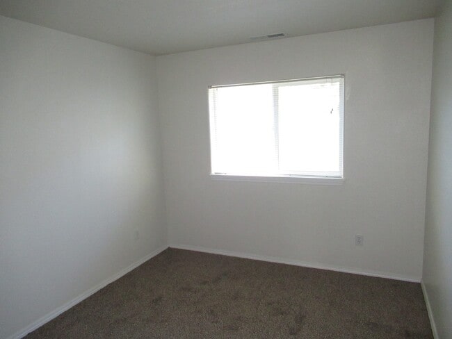 Building Photo - Large Three Bedroom Duplex in Keizer!