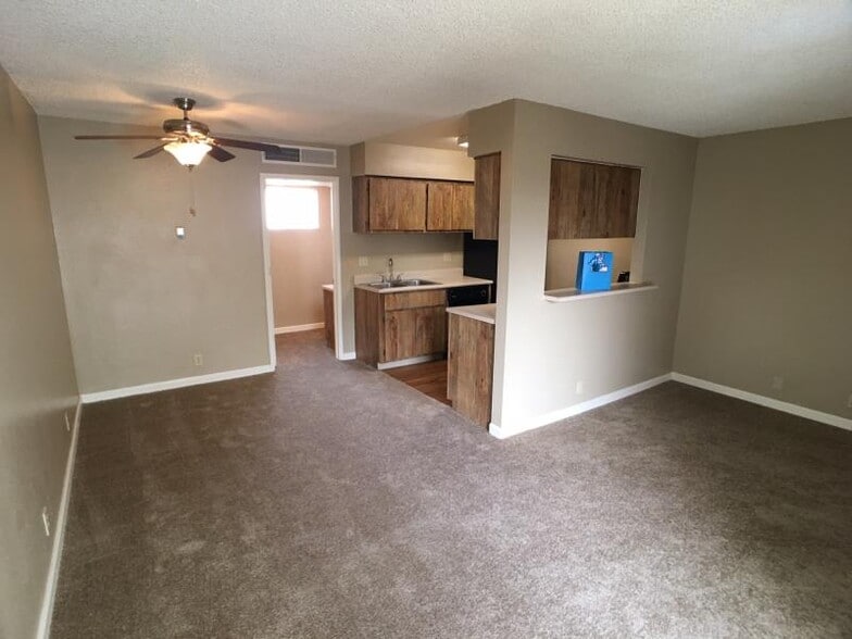 Building Photo - Casas Adobes Apartments