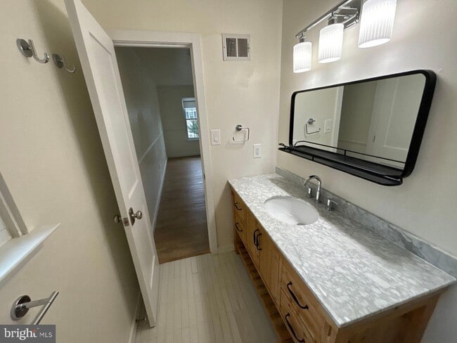 Building Photo - 18428 Gardenia Way