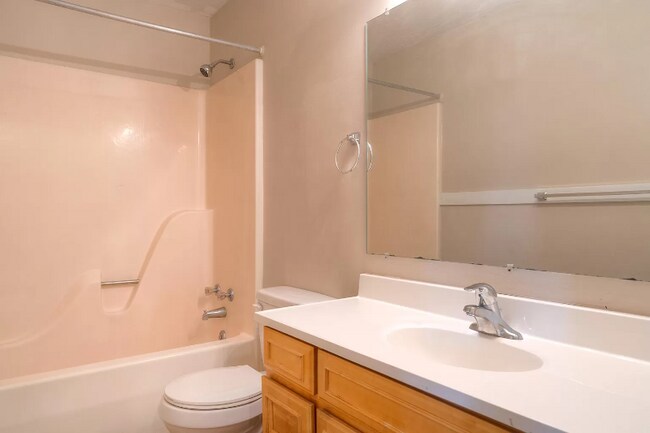 Building Photo - 524 Calhoun St