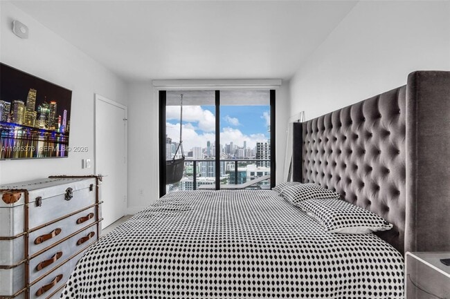 Building Photo - 121 NE 34th St