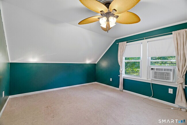 Building Photo - 1 E Lake Dr