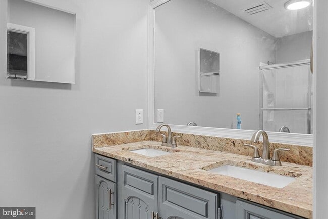 Building Photo - 7795 Penn Manor Ct