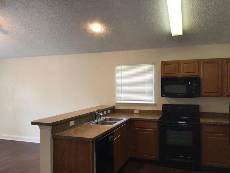 Building Photo - 11551 Oak Meadow Ln