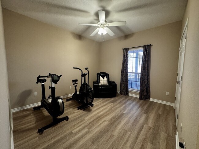 Building Photo - 5400 Flo Dr