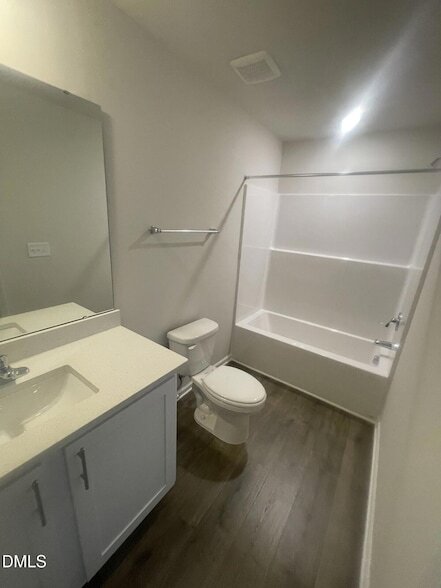 Building Photo - 1002 Peony Ln