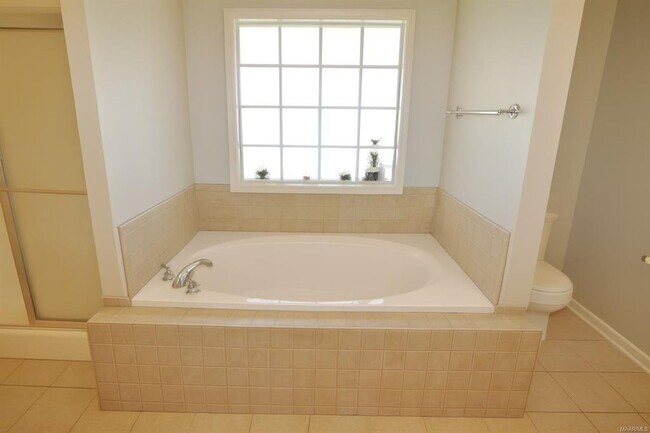 Building Photo - 611 River Birch Dr