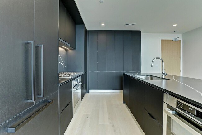 Building Photo - 44 East Ave