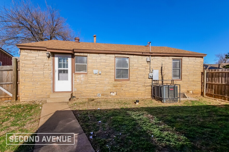 Building Photo - 3100 SW 45th St