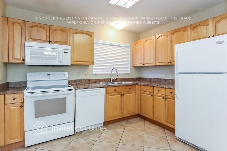 Building Photo - 5040 Foxhall Dr N