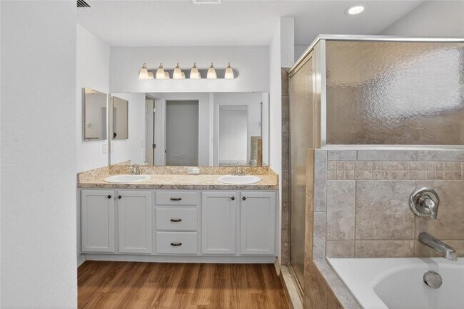 Building Photo - 522 Pentas Ln