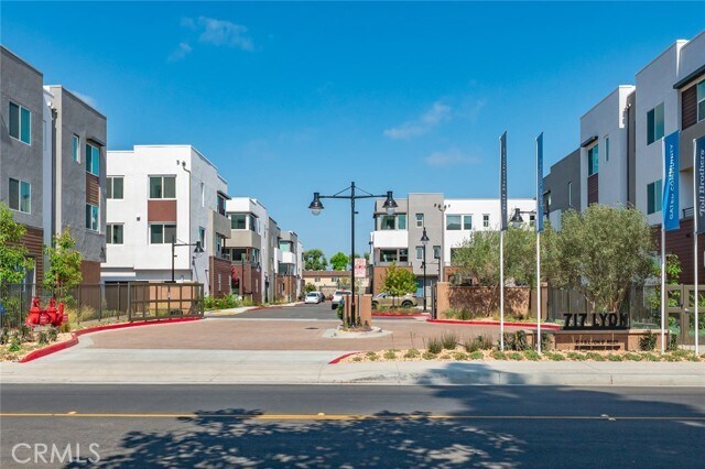 Building Photo - 609 S Lyon St