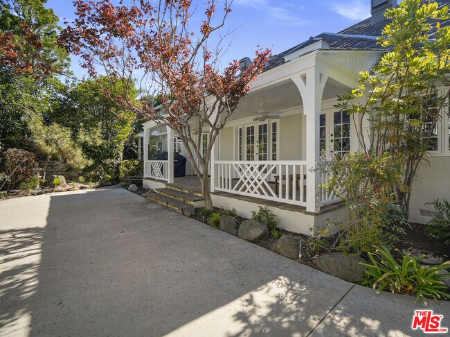 Building Photo - 13161 Addison St